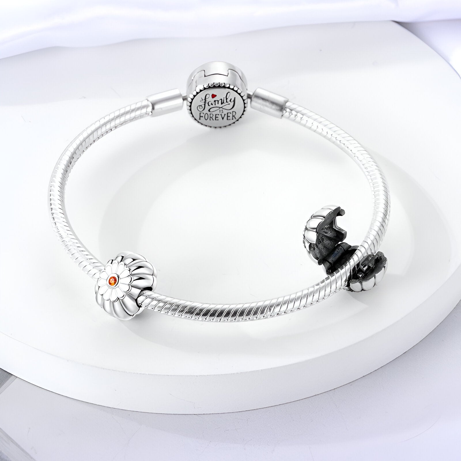 Charm breloque marguerite, pour femme, modèle Clematis - La Boutique du Bracelet