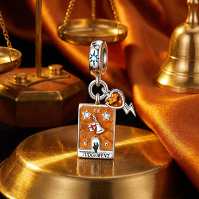 Charm Tarotkarte Das Gericht, farbige Emaille und Zirkonia, Modell Judicia
