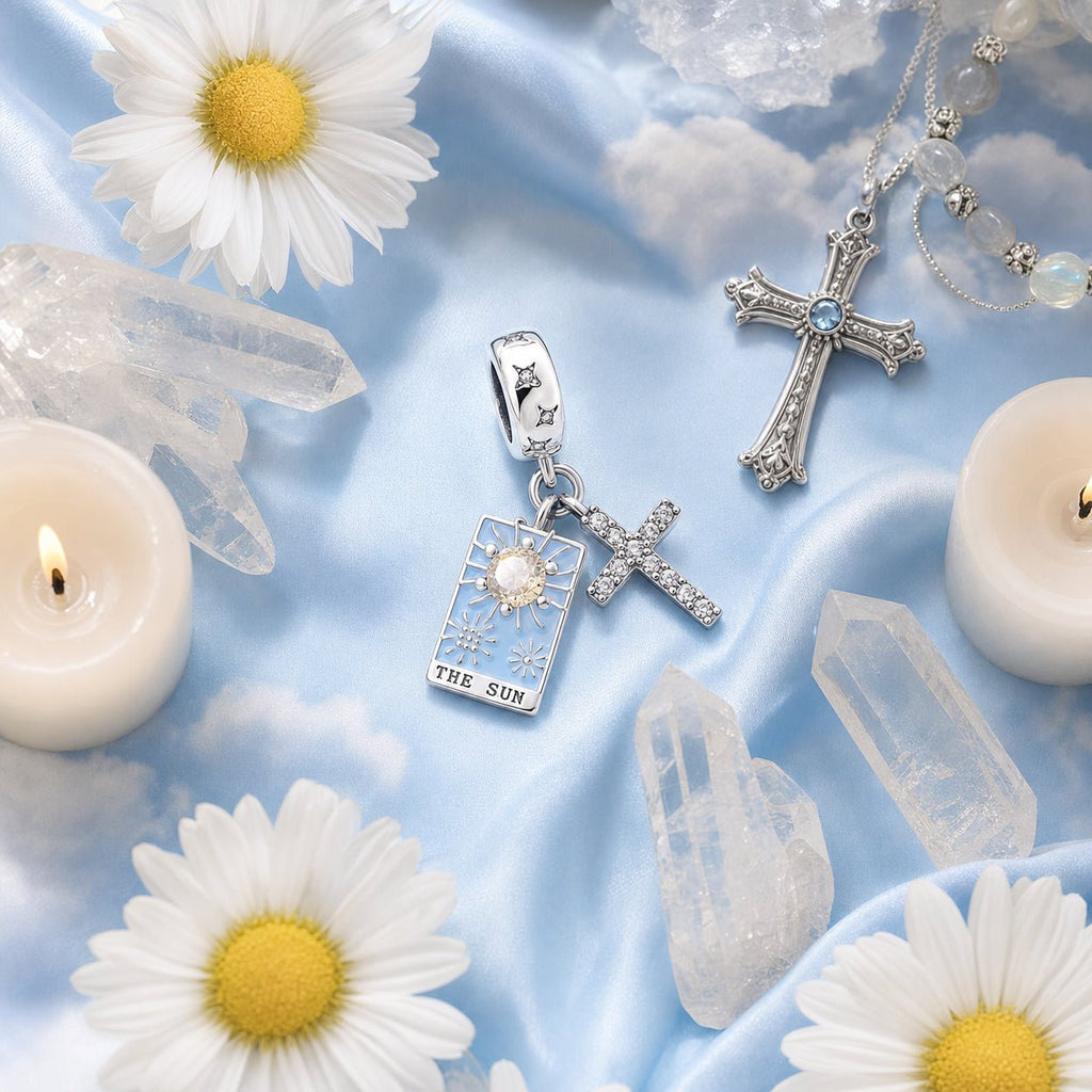 Klassisk charm, tarotkortet Solen + kors, til kvinder, model Solcroix