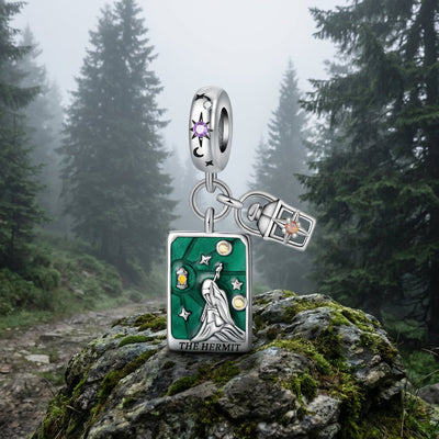 Charm tarotkortet Eremitten, sølvbelagt kobber og emaljer, til kvinder, model Hermita