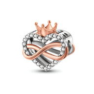 Charm cœur en argent et or rose avec couronne et incrustation de cristaux brillants.
