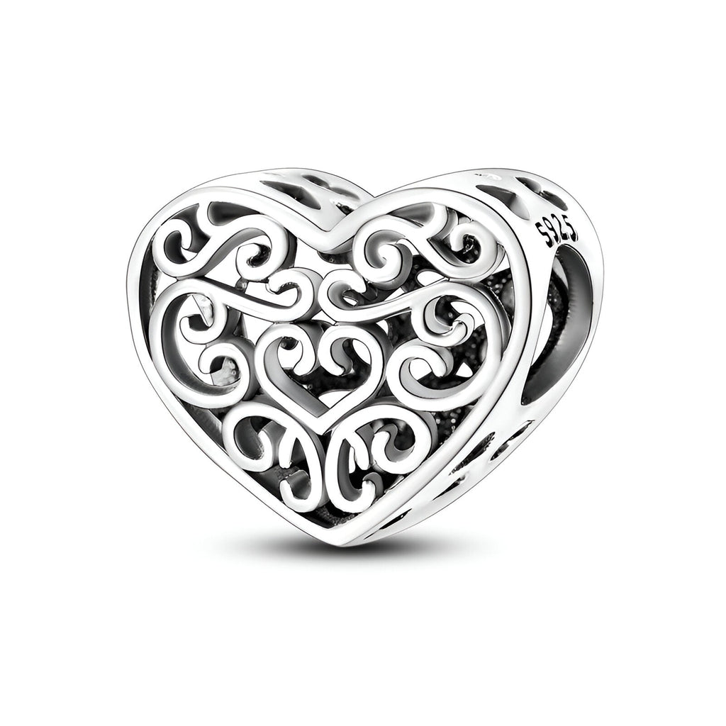 Charm en argent en forme de cœur avec motif entrelacé ajouré, finition brillante.