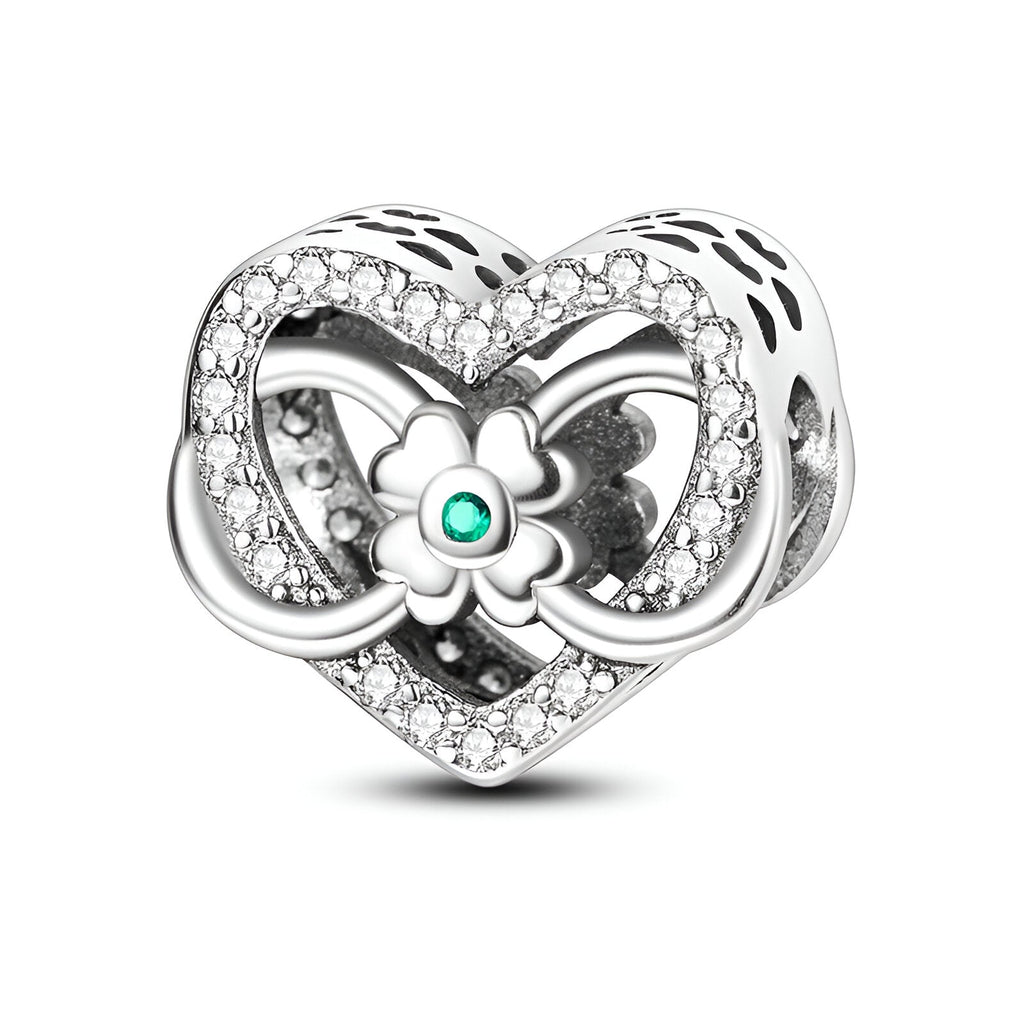 Charm cœur en argent avec trèfle et symbole infini, serti de pierres blanches et détail turquoise au centre du trèfle.