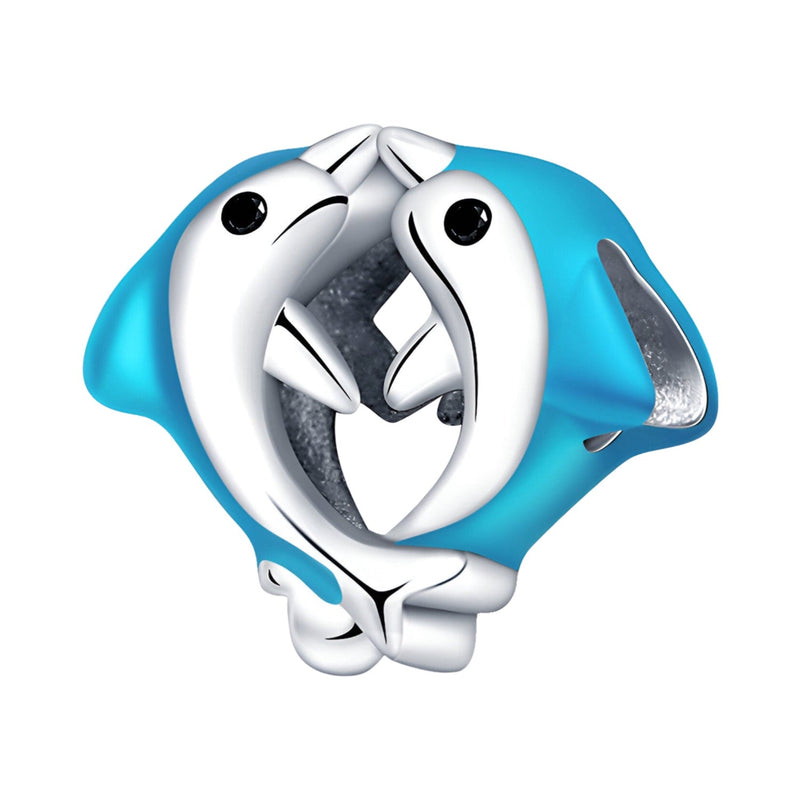 Charm argenté duo dauphins bleus stylisés s’enlaçant avec yeux noirs brillants.