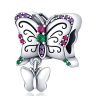 Charm argenté duo de papillons avec strass verts, roses et violets scintillants.