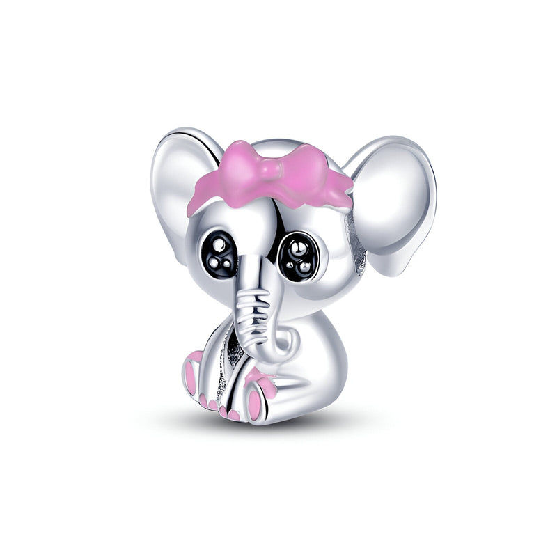Charm en argent en forme d'éléphanteau avec nœud rose et détails rose pâle aux pieds.