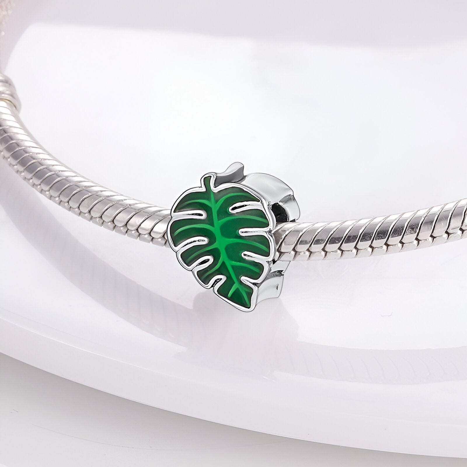 Charm feuille verte, pour femme, modèle Eudora - La Boutique du Bracelet