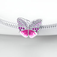 Charm papillon en argent avec détails roses et pierres scintillantes, modèle Anatolia.