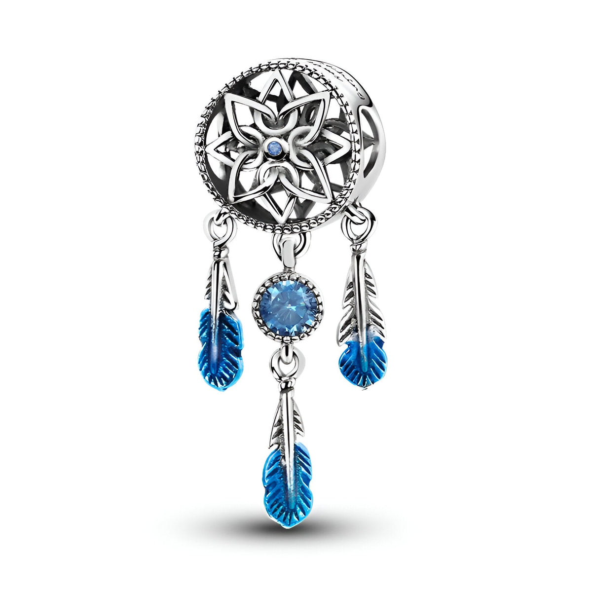 Pendentif attrape-rêves en métal argenté avec plumes bleues et pierre bleue centrale brillante.