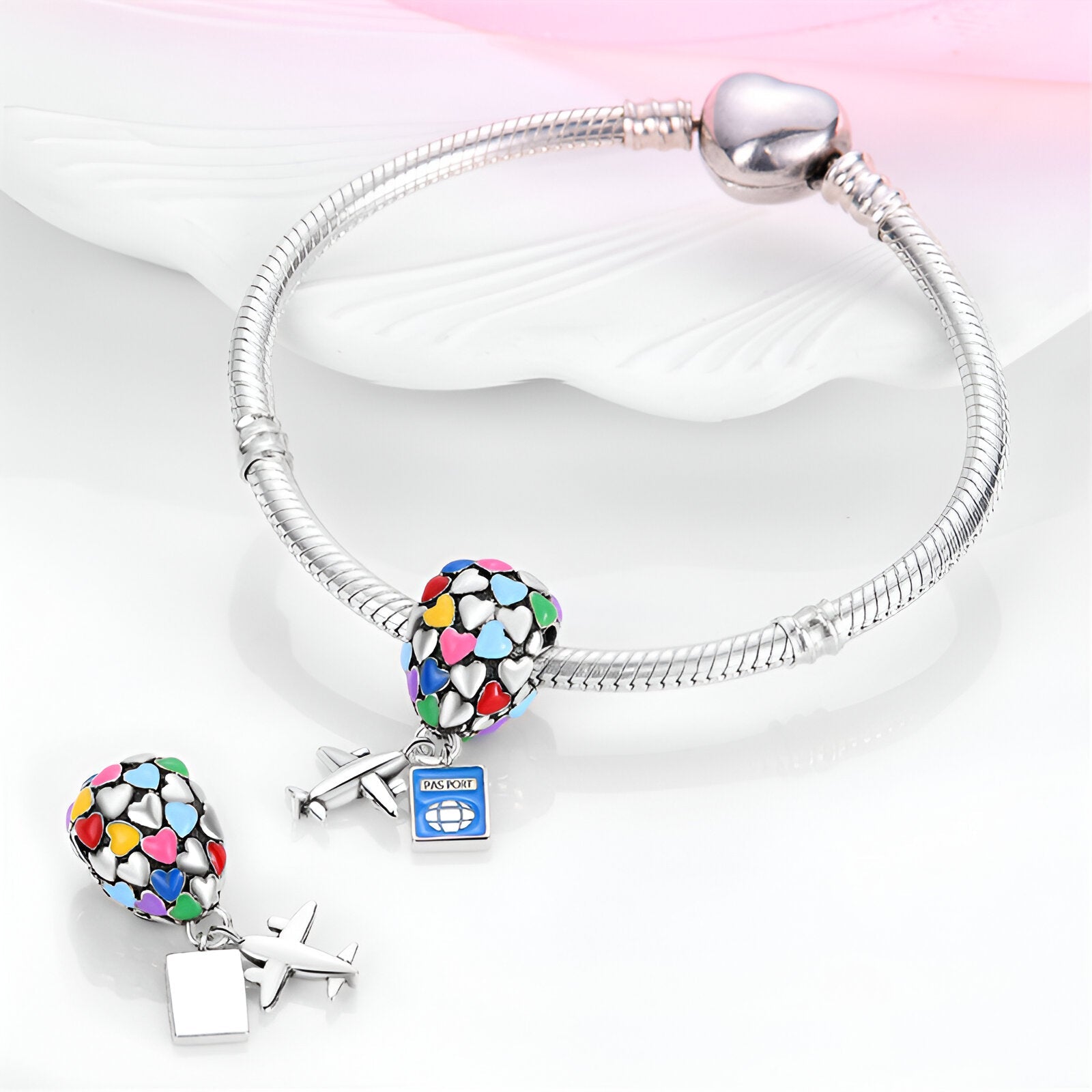 Charm pendant, avion et montgolfière en coeur, pour femme, modèle Acantha - La Boutique du Bracelet