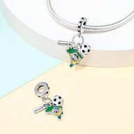 Pendentif charm en argent avec carte du Brésil, ballon de foot noir et blanc, et breloque gravée « forever ».