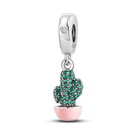 Pendentif charm cactus vert strass avec pot rose en métal argenté élégant.