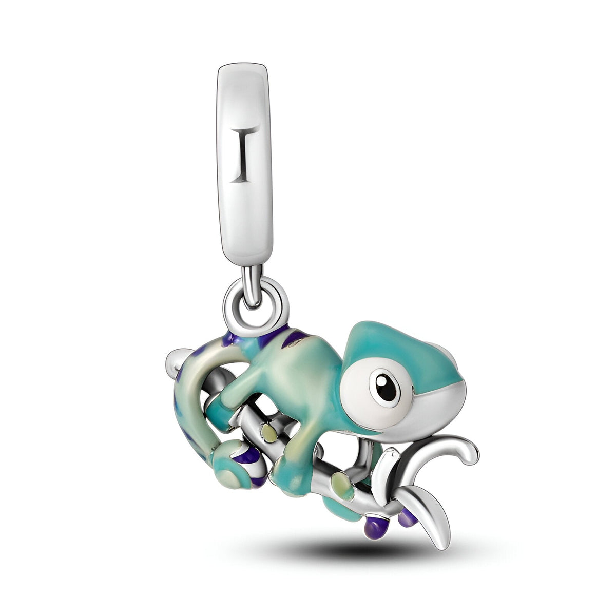 Pendentif caméléon en métal argenté avec détails colorés bleu et violet, modèle Lira.