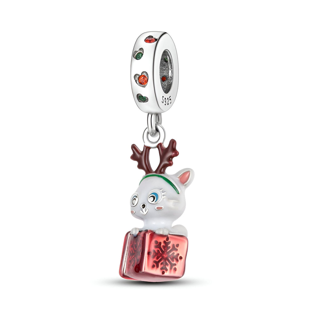 Charm pendentif chat blanc avec bois de cerf marron, cadeau rouge à motif flocon de neige.