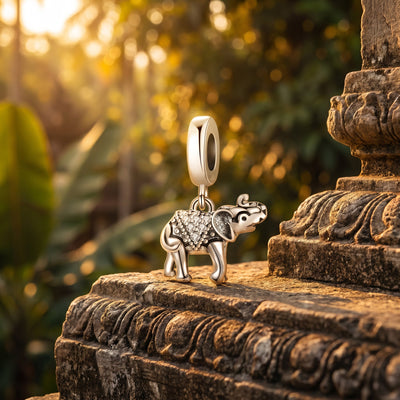 Hanger charm schattige olifant met bloem van zirkonia, voor dames, model Elephanto