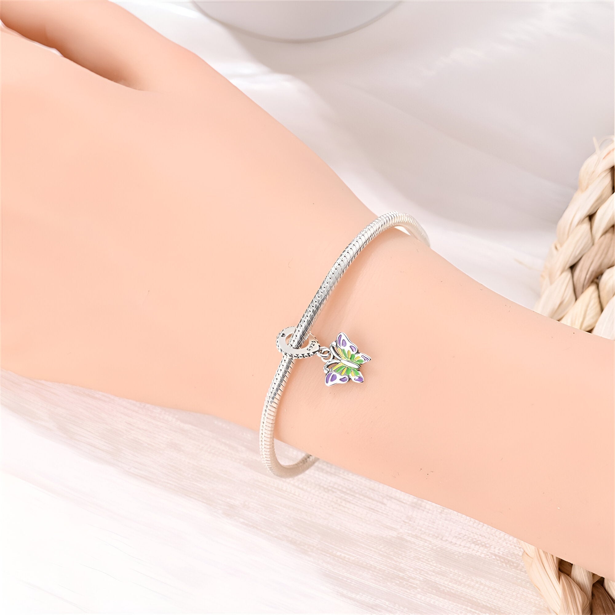 Charm pendant en argent, papillon translucide, pour femme, modèle Alianor - La Boutique du Bracelet