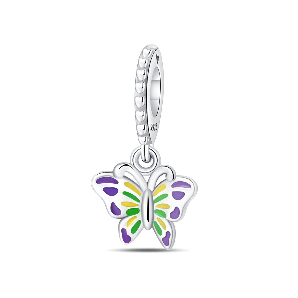 Pendentif papillon translucide en argent avec détails violets, verts et jaunes, anneau texturé.
