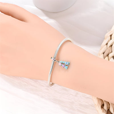 Bracelet fin en argent avec pendentif fleur bleu et violet, modèle Amelina.
