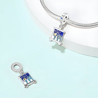 Pendentif carré argent avec motif La Nuit Étoilée de Van Gogh sur bracelet serpentin argenté.