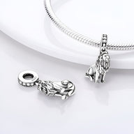 Charm pendentif lion assis en argent, détails gravés, pour bracelet serpentine.