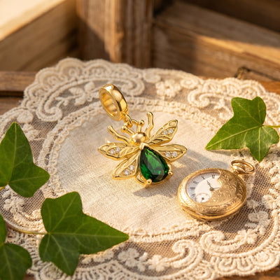 Luminescent firefly charm, green teardrop stone, wings set with zircons, model Emerald Drop Firefly