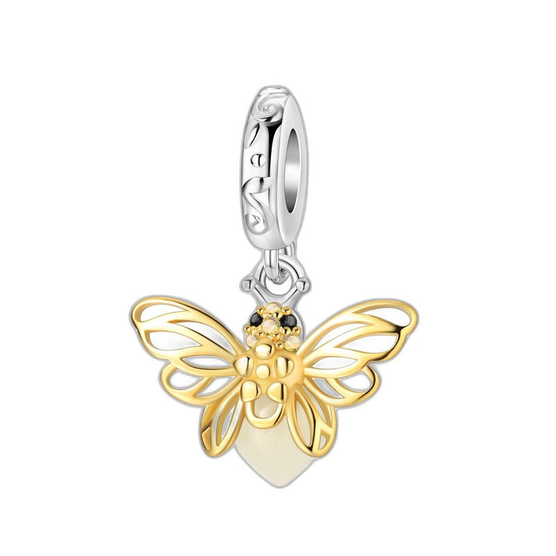 Charm-Anhänger, elegante Glühwürmchen mit durchbrochenen goldenen Flügeln und schimmerndem, phosphoreszierendem Perlmuttbauch, für Damen, Modell Luciole Ailes Dorées