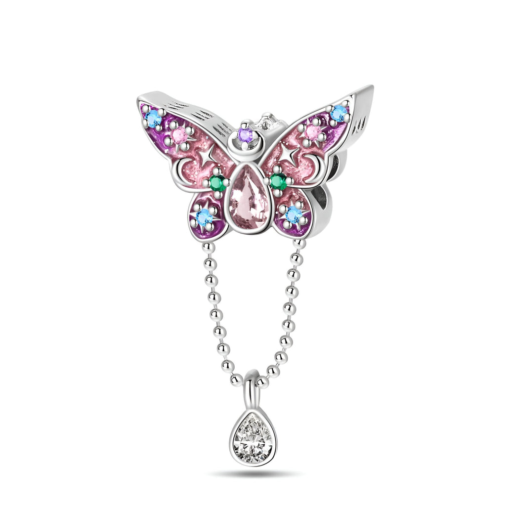 Pendentif papillon argenté avec cristaux roses et bleus, chaîne et goutte brillante.