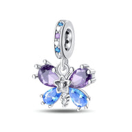 Charm pendentif papillon avec pierres violet, bleu et cristal, finition argentée brillante.