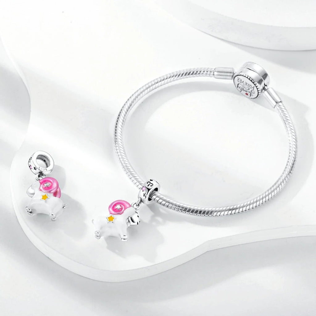 Bracelet chaîne serpent argent avec pendentif signe zodiaque Bélier rose et blanc.