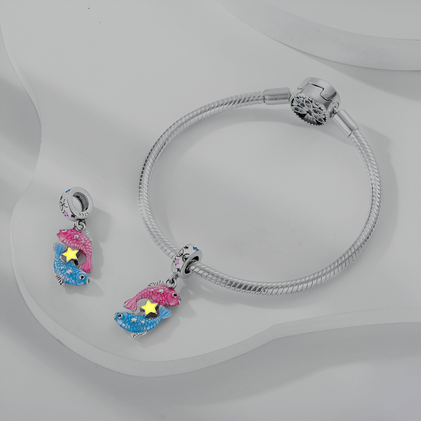 Charm pendant signe du zodiaque poisson, pour femme, modèle Lysiane - La Boutique du Bracelet