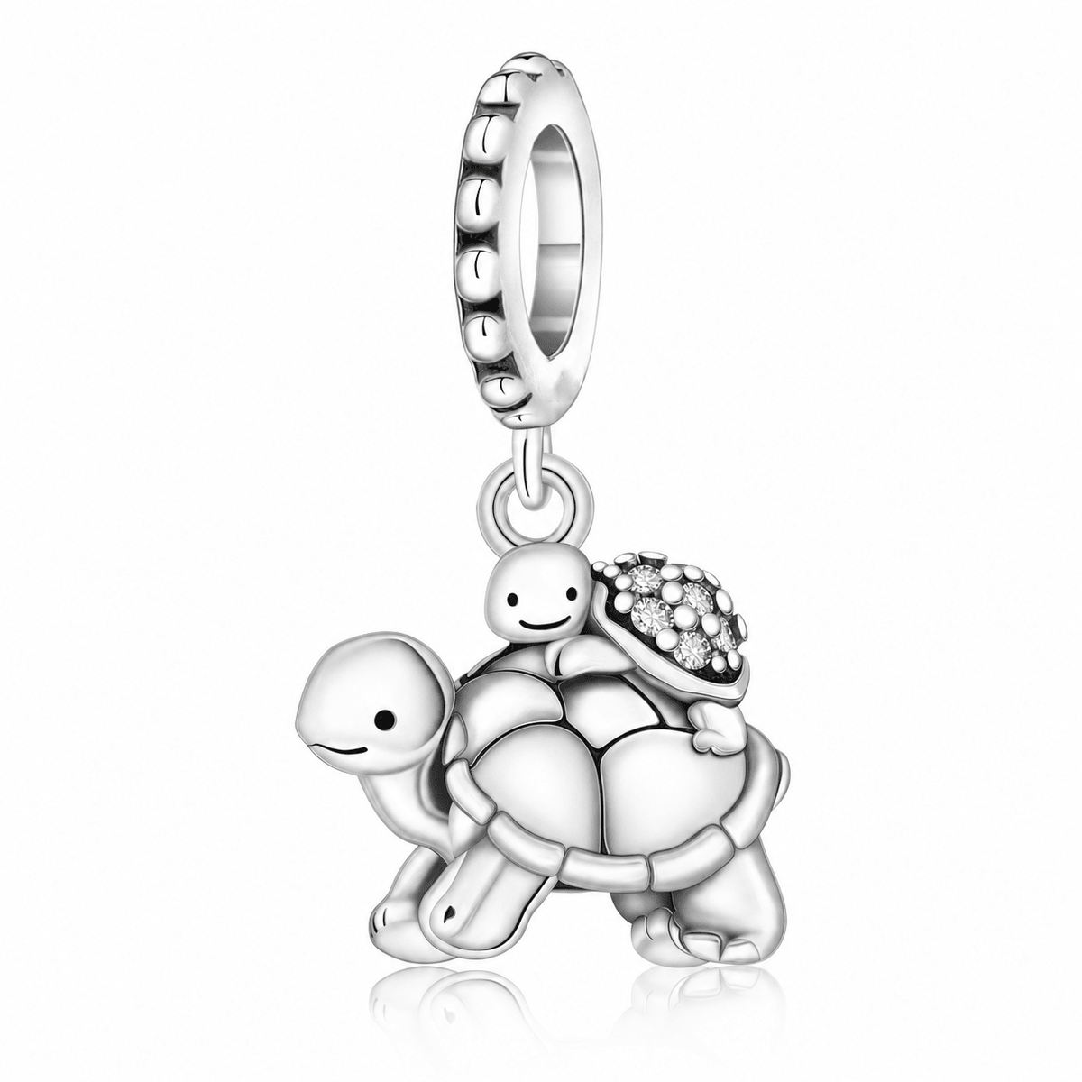 Charm pendentif tortues mère et enfant en argent, bébé tortue avec carapace en zircons, vue produit fond blanc