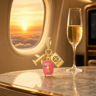 Charm pendant voyage, trio valise avion et passeport, emaux colores, modele Aurata