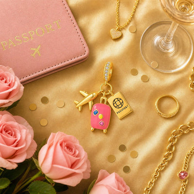 Charm pendant voyage, trio valise avion et passeport, emaux colores, modele Aurata