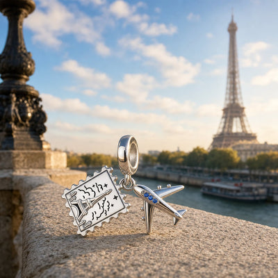 Charm-vedhæng, trio Paris Eiffeltårn, frimærke og fly, til kvinder, model Parisienne