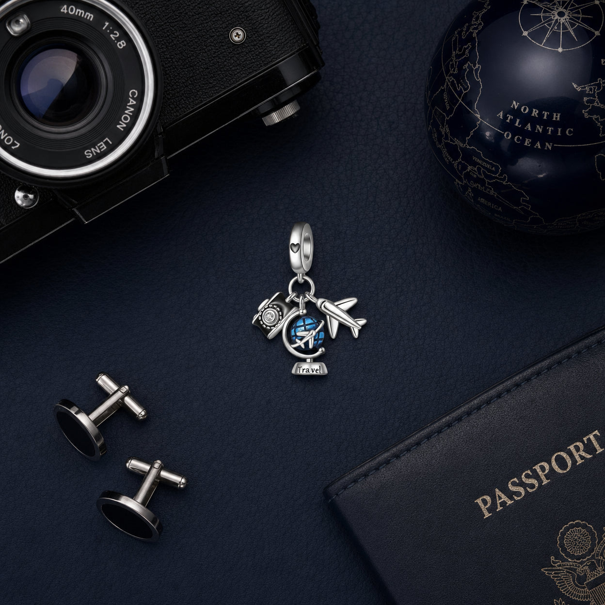Colgante charm, trío viaje avión globo y maleta, para mujer, modelo Trifolia