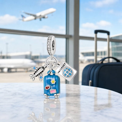 Charm pendant, trio voyage valise bleue avion et passeport, pour femme, modèle Azurea