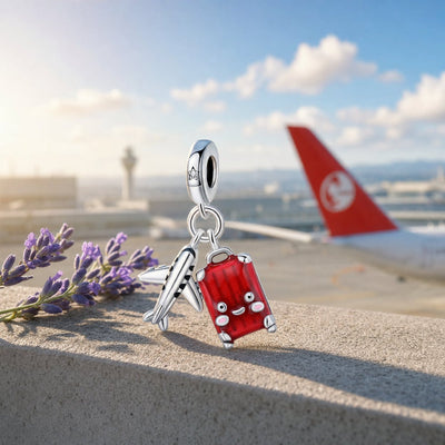 Charm-Anhänger, roter Koffer und Flugzeug, für Damen, Modell Aerolia