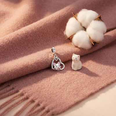 Charm chat blanc dans un coeur pavé de zircons, finition argentée, modèle I Love My Cat