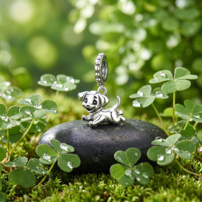 Charm pendentif petit chien en course, finition argentee, pour femme, modele Petit Chien Joyeux