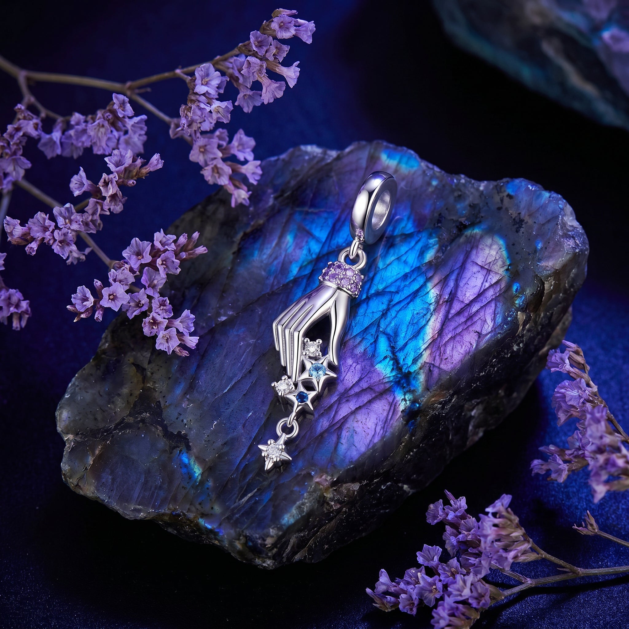 Charm, pendente celeste in argento e zirconi, per donna, modello Mano Celeste con Stelle