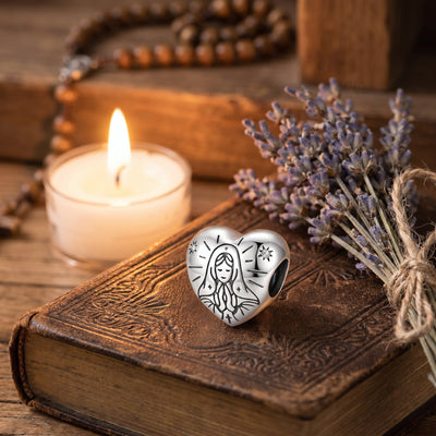 Charm hart Maagd in gebed, verzilverd koper, witte zirkonia, voor dames, model Hart Maagd in Gebed