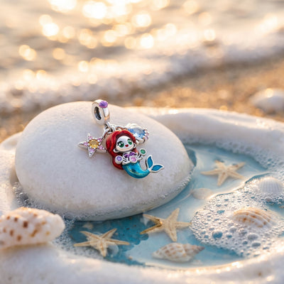Charm hanger prinses en schelp, gekleurde emaille en zirkonia, model Prinses van de Oceaan