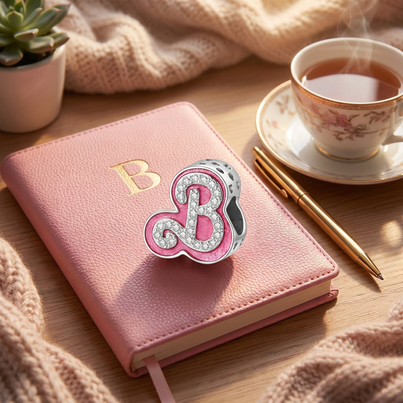 Charm, Perla rosa glitterata in smalto e zirconi, per donna, modello Lettera B con effetto diamantato