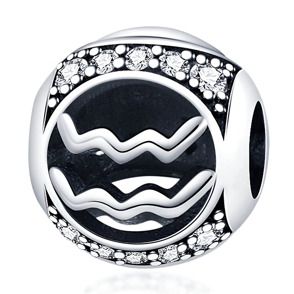 Charm rond en argent avec symbole du signe Verseau noirci et oxyde de zirconium sur le pourtour.