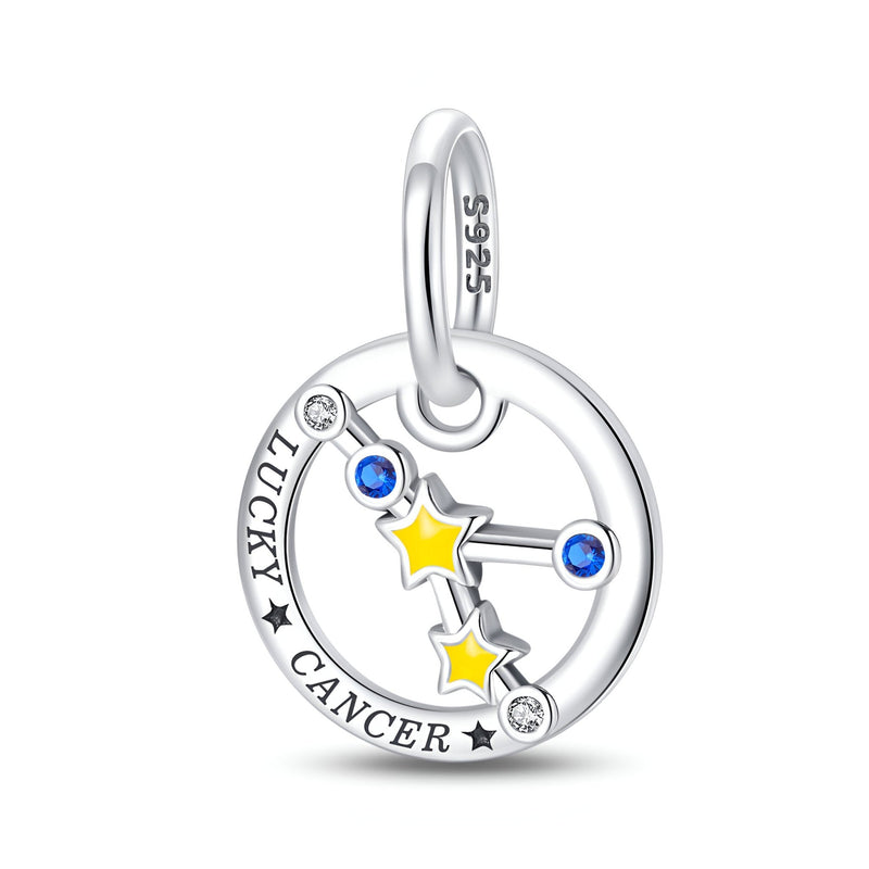 Charm pendentif signe zodiaque Cancer en argent 925 avec étoiles jaunes et pierres bleues.