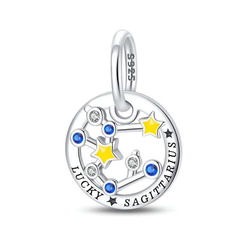 Charm rond en argent 925 avec constellation Sagittaire, étoiles jaunes et cristaux bleus et blancs.