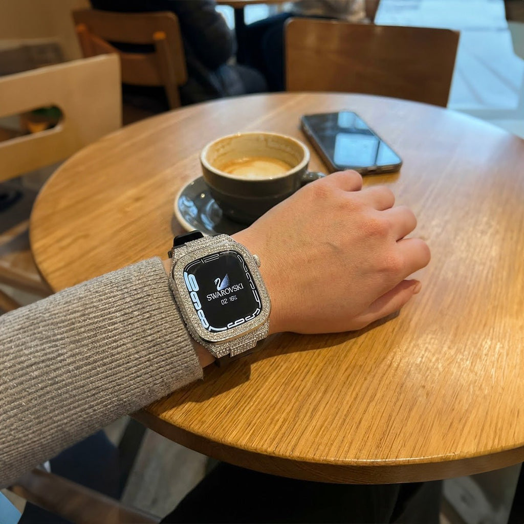Coque complète scintillante pour Apple Watch en silicone transparent avec strass, compatible 44/45/46mm, style Svara.