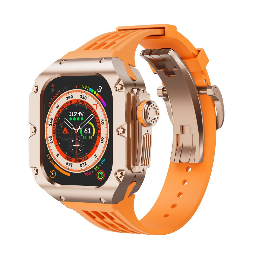 Coque titane argentée robuste avec bracelet silicone orange à boucle pour Apple Watch Ultra 49mm.