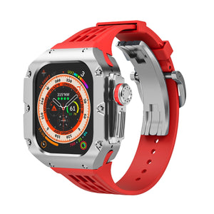 Coque titane argent robuste avec bracelet silicone rouge à boucle pour Apple Watch Ultra 49mm.