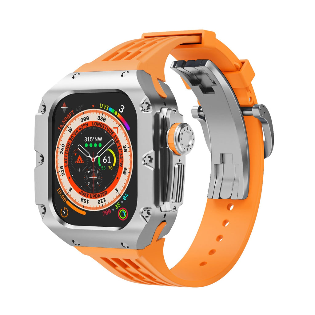 Coque titane argent robustes avec bracelet silicone orange à boucle pour Apple Watch Ultra 49mm.
